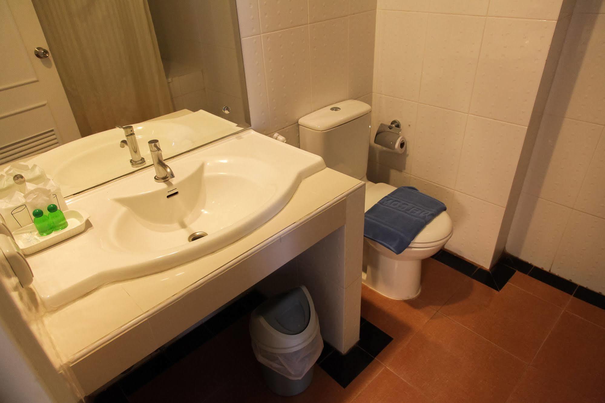 Zen Rooms Bangchak Bangkok Luaran gambar